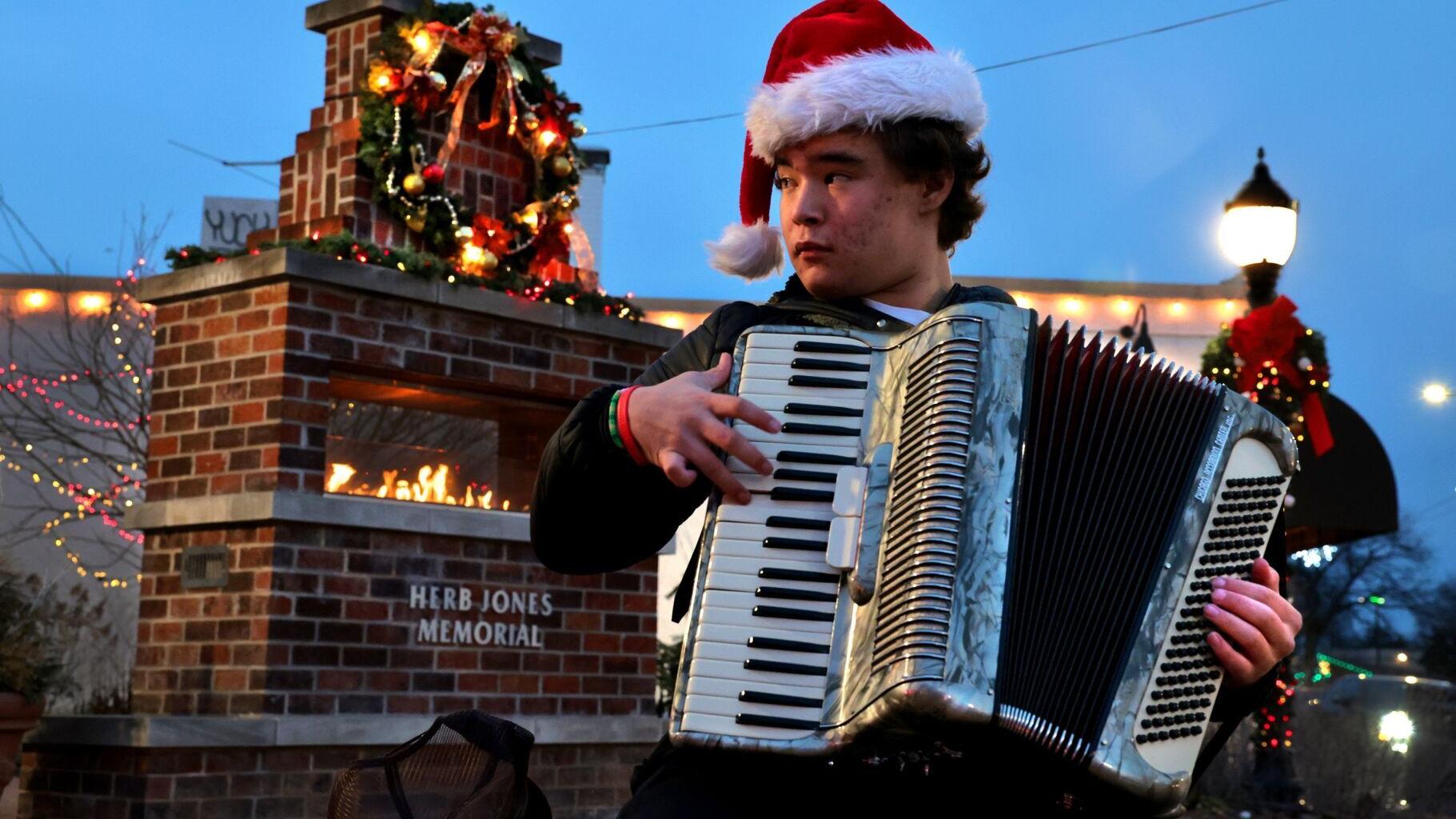 ’Tis the Season: Holiday spirit abounds around St. Louis